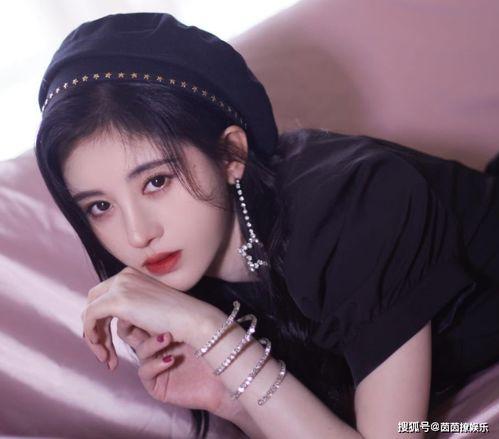 娱乐圈吃瓜鞠婧祎,娱乐圈的瓜田，她如何成为焦点？  第3张