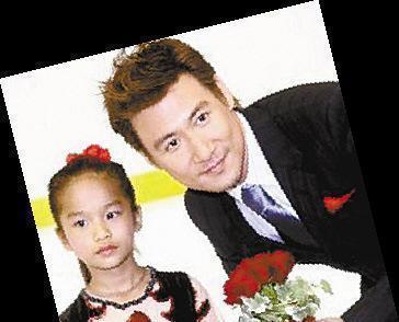 娱乐圈吃瓜好爸爸,揭秘明星爸爸们的育儿经与生活点滴 第2张 娱乐圈吃瓜好爸爸,揭秘明星爸爸们的育儿经与生活点滴 第2张